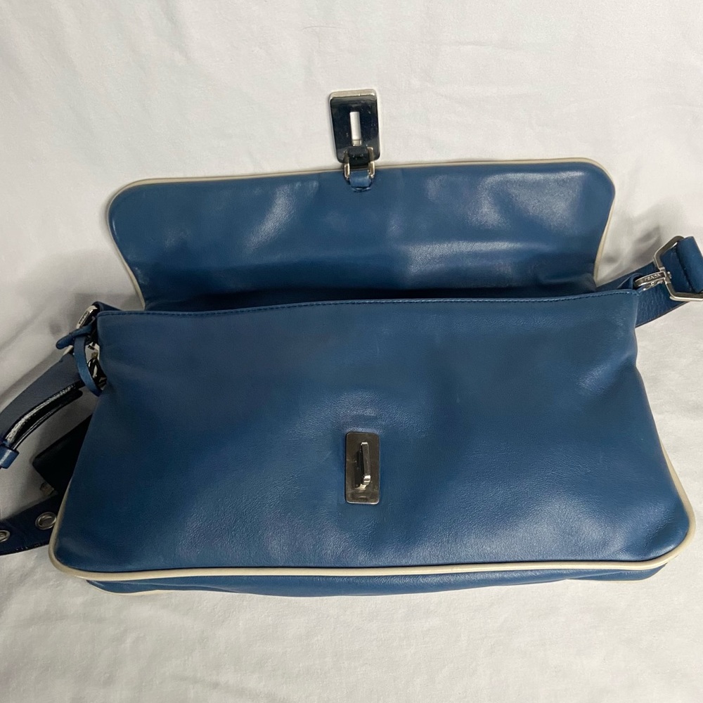 Prada vintage leather bag EXCELLENT CONDITION blue w white piping lock/keys - Picture 7 of 12